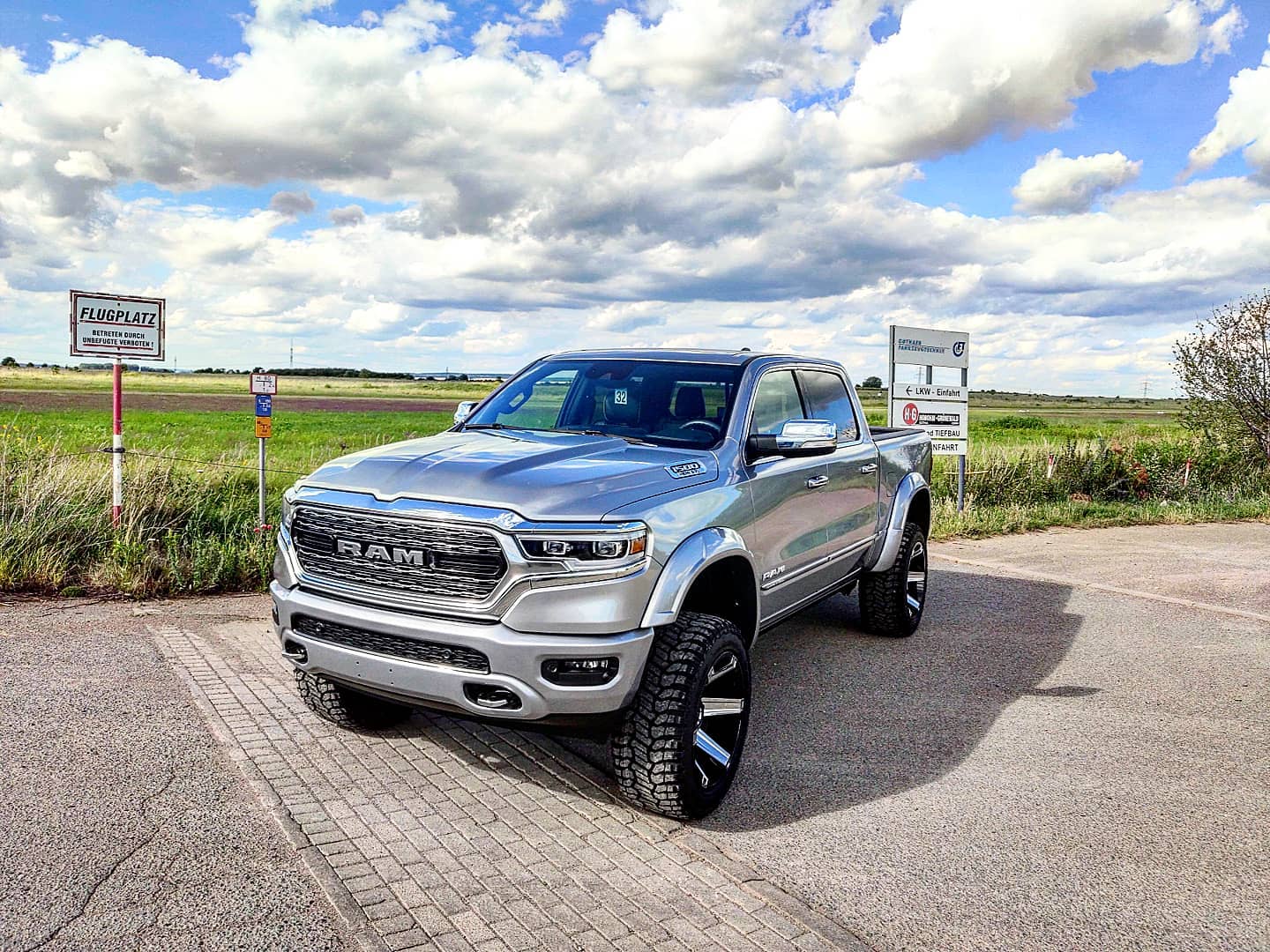 RAM 1500 (Gen 5) 5 Zoll Fahrwerk / Höherlegung mit JRZ Reservoir Gasdruckdämpfer