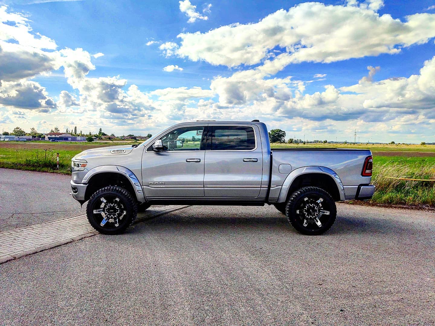 RAM 1500 (Gen 5) 5 Zoll Fahrwerk / Höherlegung mit JRZ Reservoir Gasdruckdämpfer