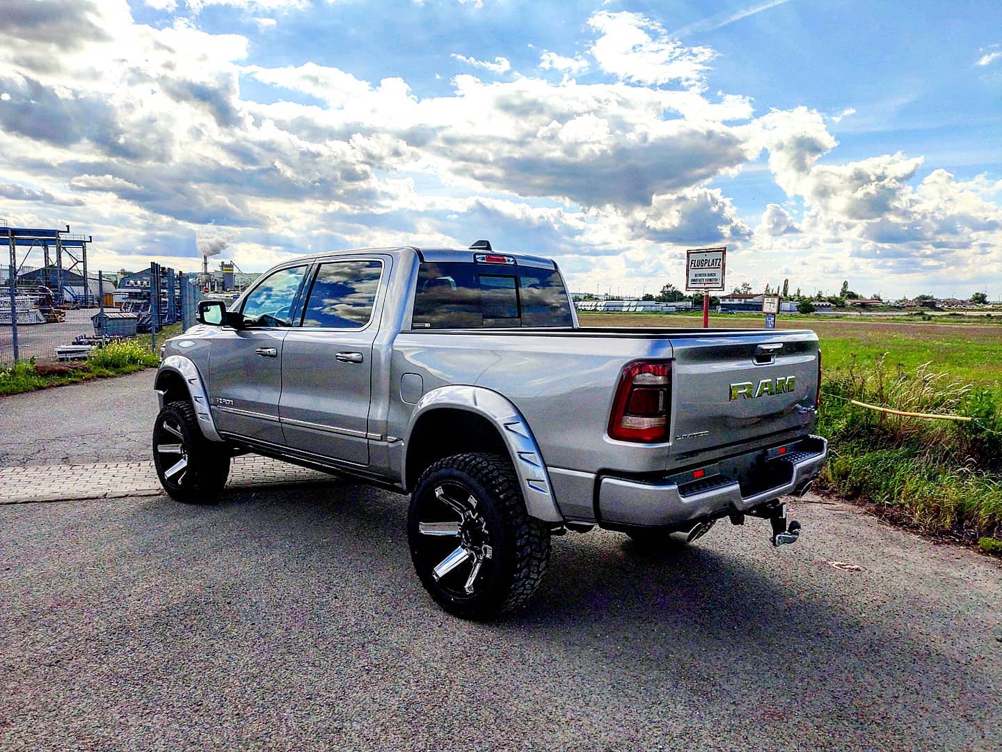 RAM 1500 (Gen 5) 5 Zoll Fahrwerk / Höherlegung mit JRZ Reservoir Gasdruckdämpfer