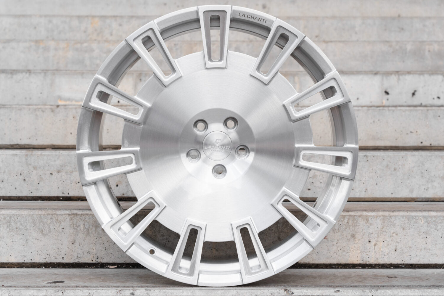 LC F32  23Zoll 5x130