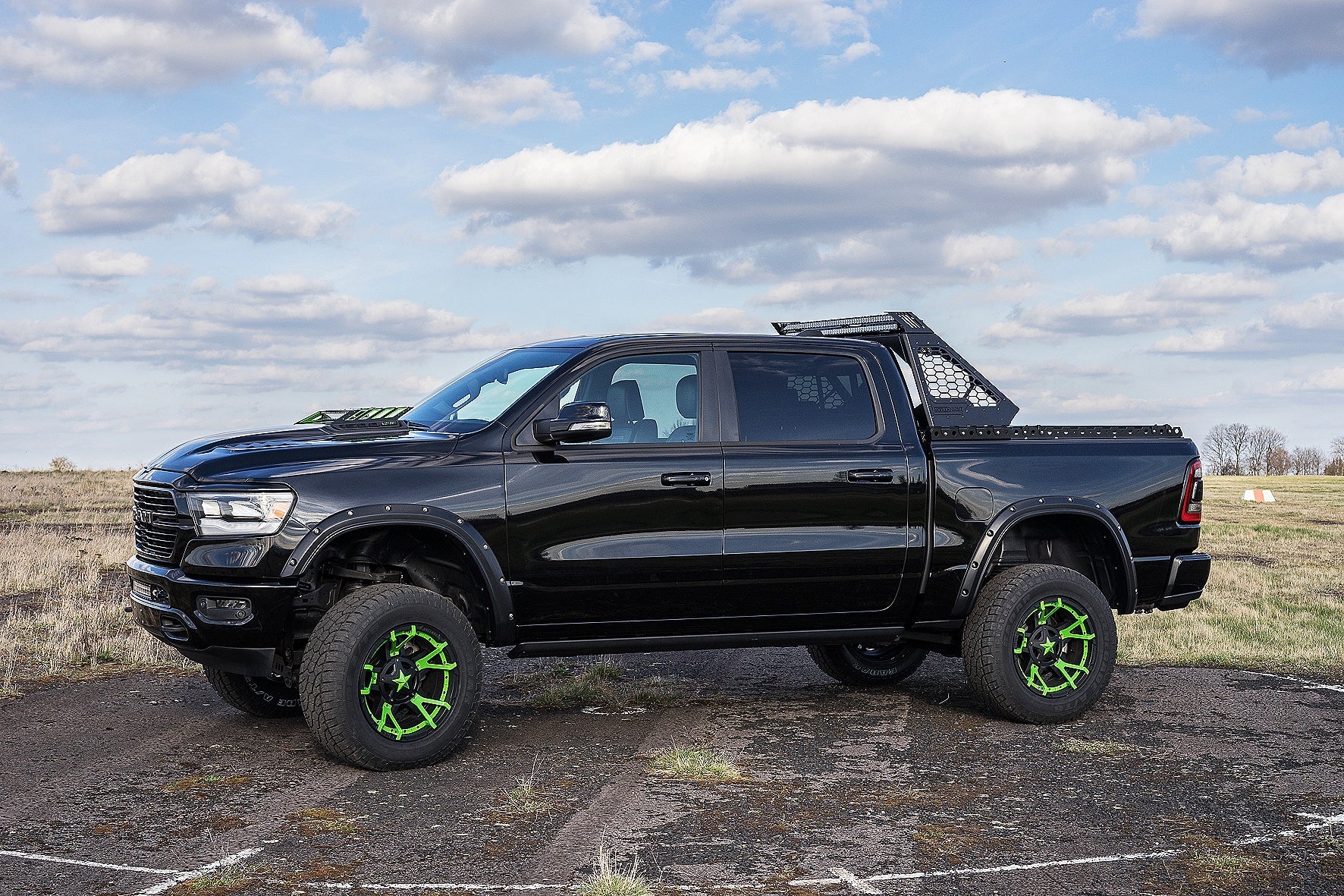 Modularackz Überrollbügel mit Rail und Beleuchtungsset